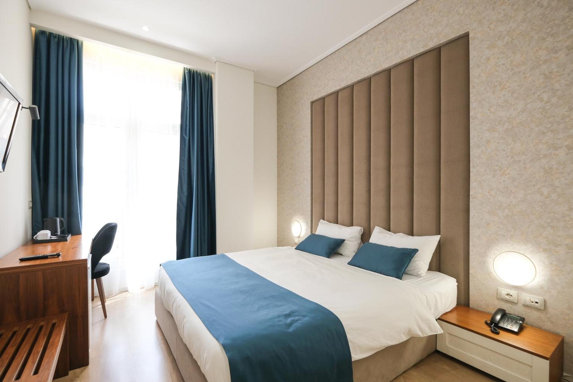 Golden City Hotel , Тирана Экстерьер фото