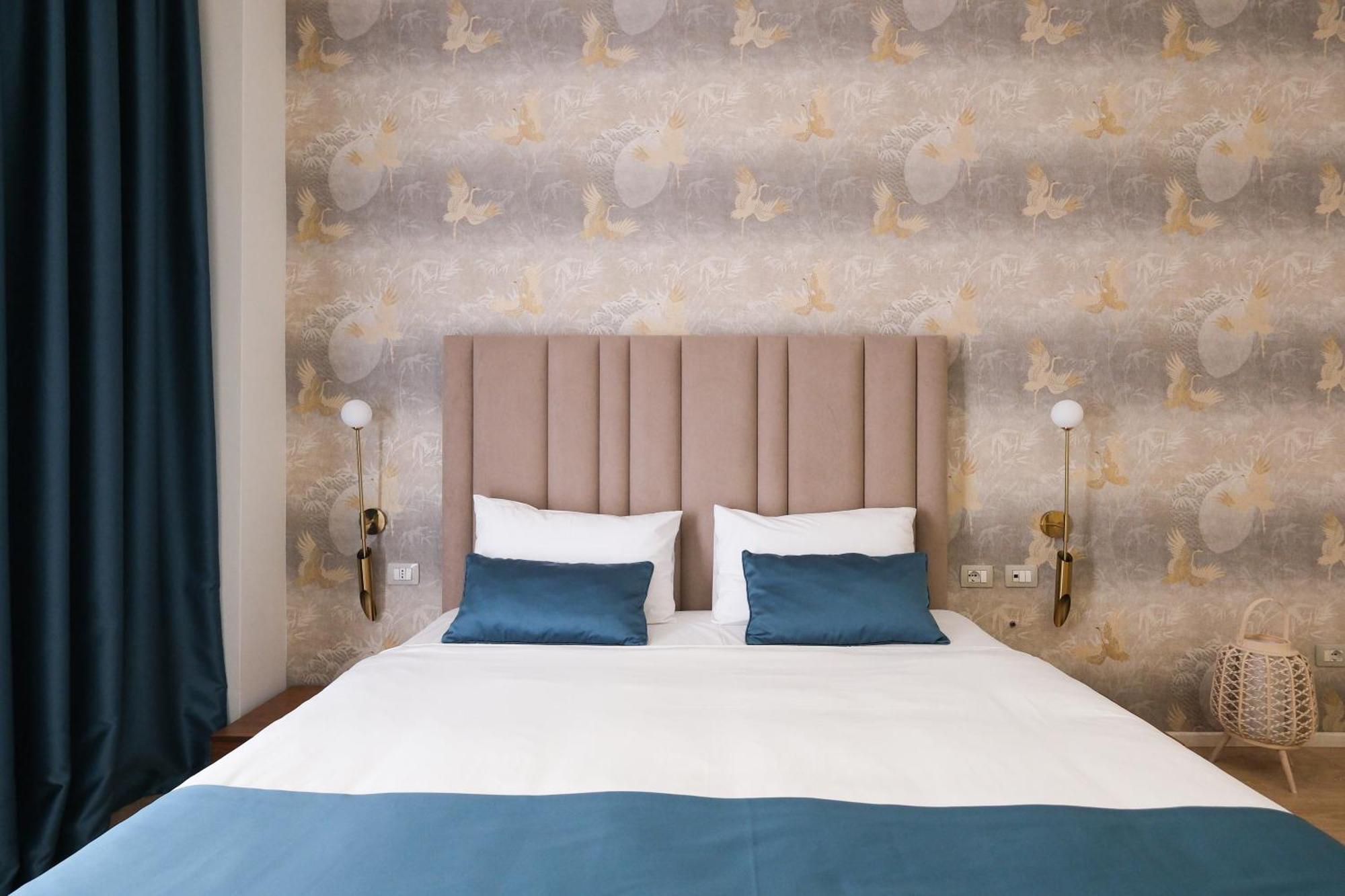 Golden City Hotel , Тирана Экстерьер фото
