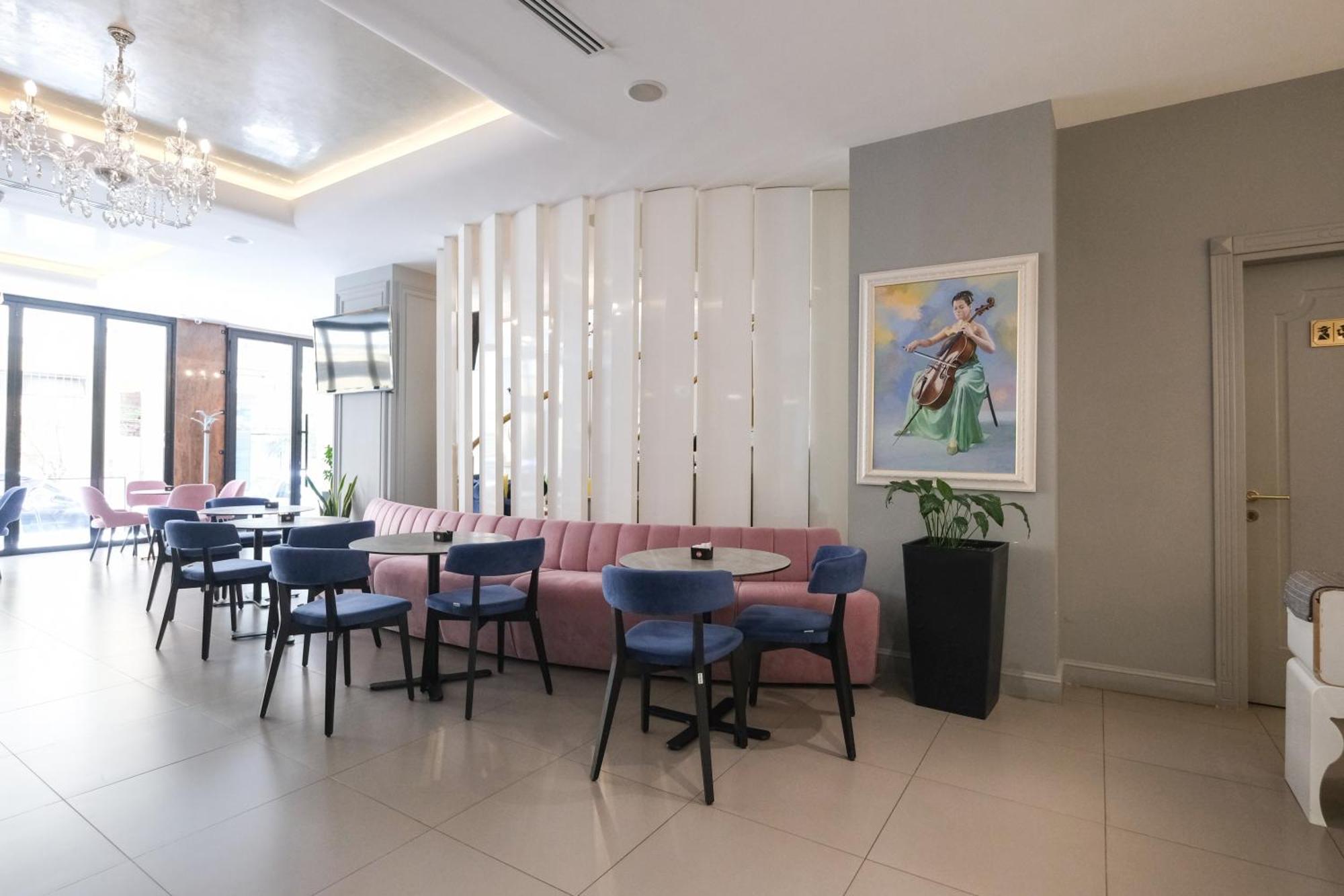 Golden City Hotel , Тирана Экстерьер фото