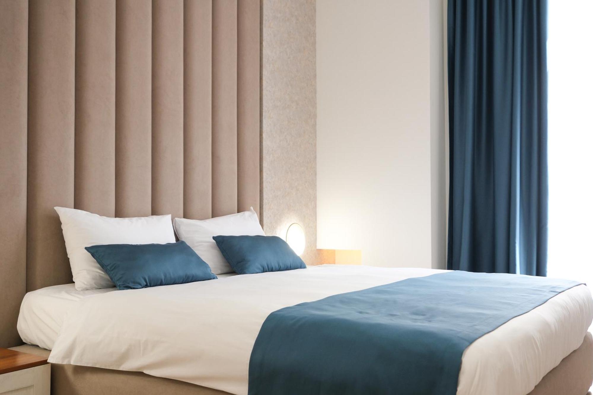 Golden City Hotel , Тирана Экстерьер фото